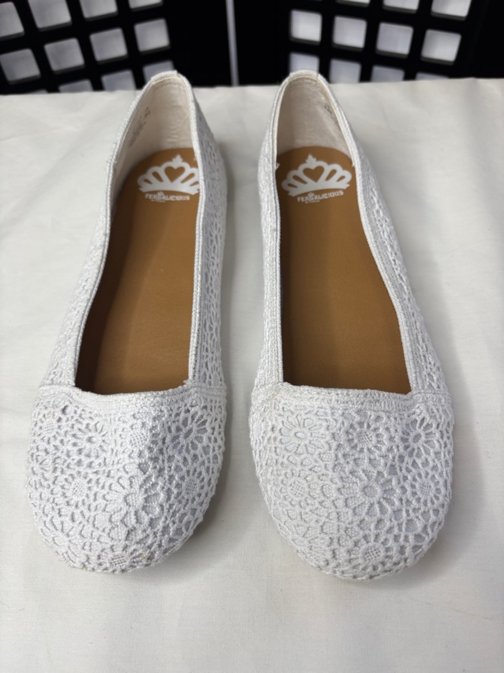 🤍 Fergalicious Crochet Ballet Flats Womens 9.5 White Slip On Casual 🤍 - Picture 2 of 10